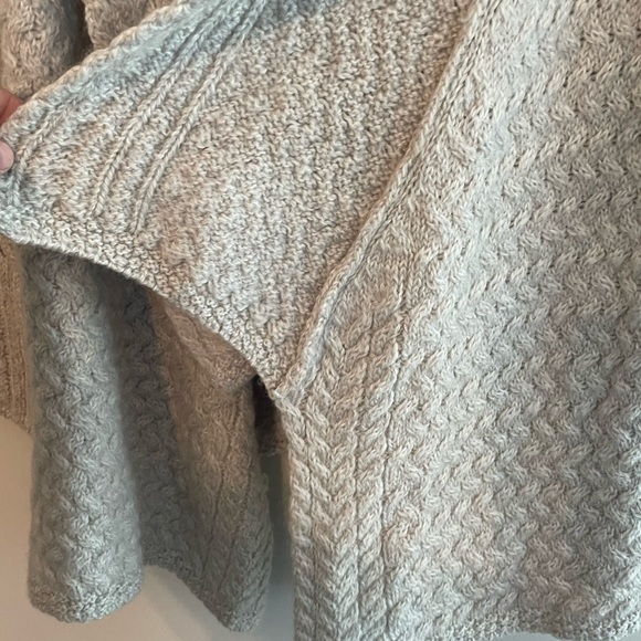 ARAN SWEATER MARKET Ireland Waterfall Cable Cardigan - Light Gray Size M - Picture 6 of 10